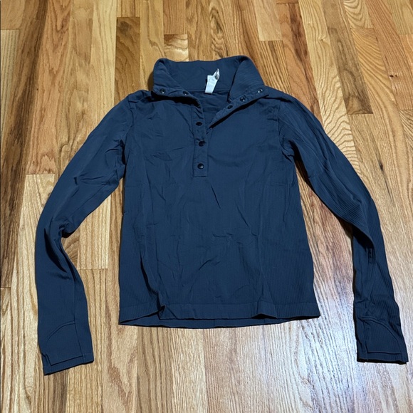 Athleta Flurry Henley Top Seamless Blue Button Athleisure Running Workout Small - Picture 2 of 5